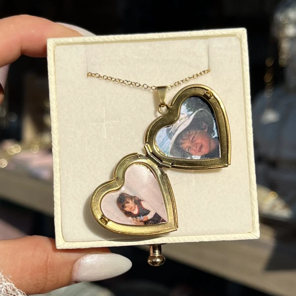 Desenli Kapaklı Çift Fotoğraflı Kolye (2,1 cm)