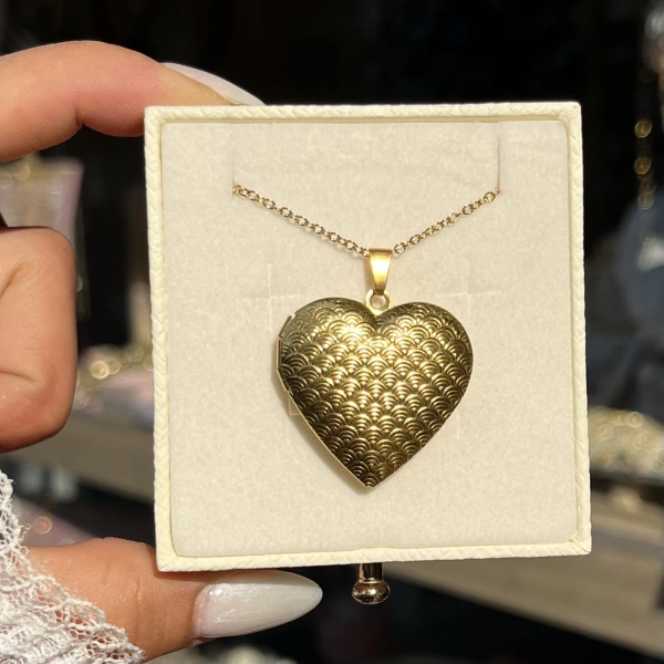 Desenli Kapaklı Çift Fotoğraflı Kolye (2,1 cm)