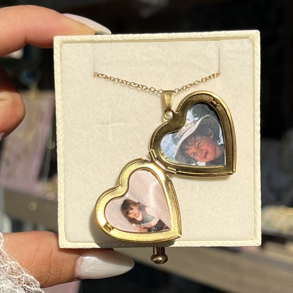 Desenli Kapaklı Çift Fotoğraflı Kolye (2,1 cm)