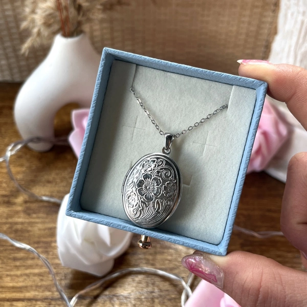 Oval Desenli Çift Fotoğraflı Kolye