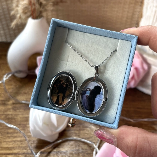Oval Desenli Çift Fotoğraflı Kolye