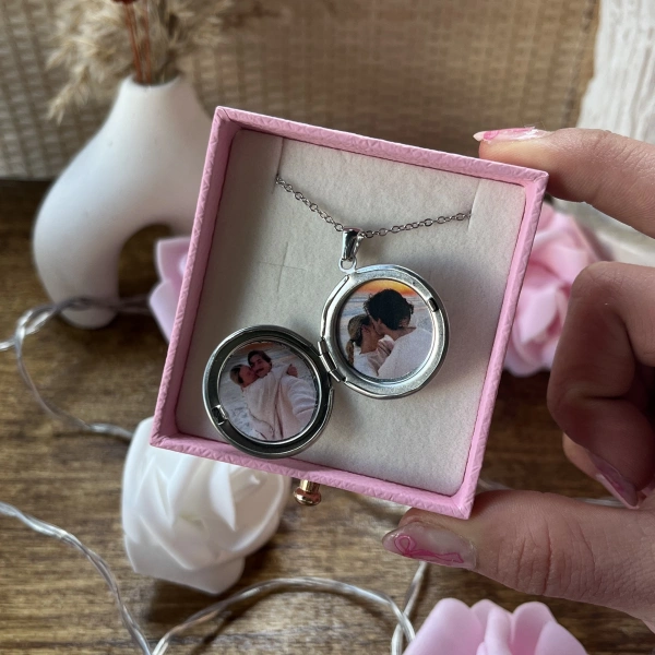 Yuvarlak Desenli Çift Fotoğraflı Kolye(2 cm)