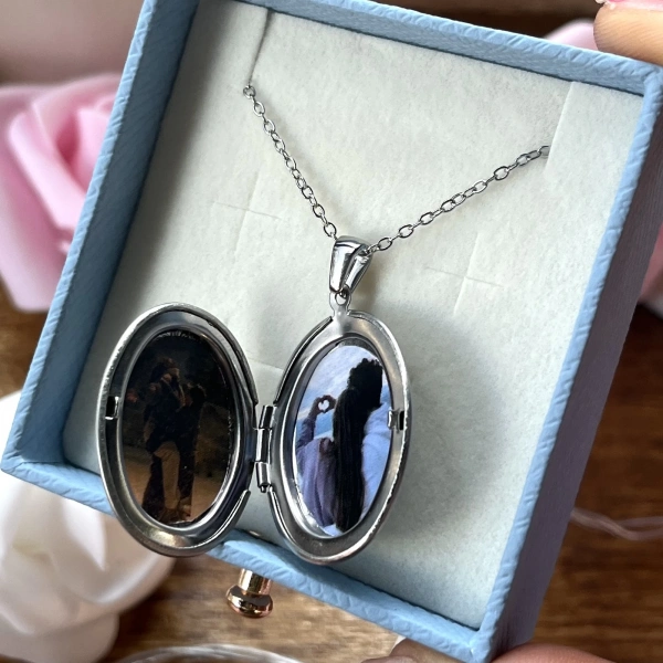 Oval Desenli Çift Fotoğraflı Kolye