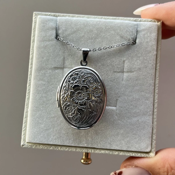 Fotoğraflı ve Yazılı Oval Desenli Kapaklı Kolye (2,3 cm)
