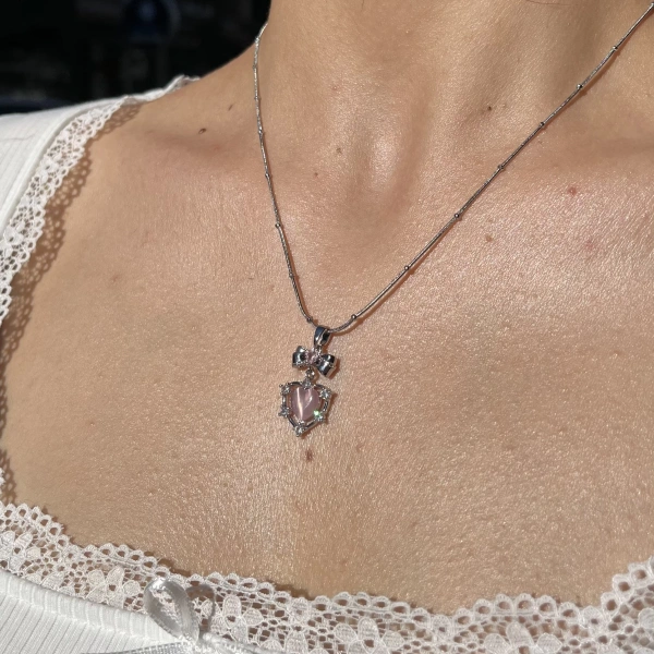 Kurdeleli Pembe Kalp Kolye