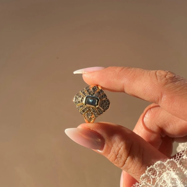 Sapphire Crest Yüzük