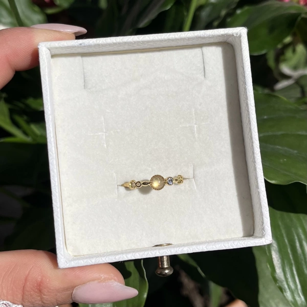 Krem Taşlı Mini Vintage Yüzük