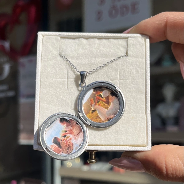 Yuvarlak Desenli Çift Fotoğraflı Kolye(2 cm)