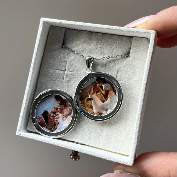 Yuvarlak Desenli Çift Fotoğraflı Kolye(2 cm)
