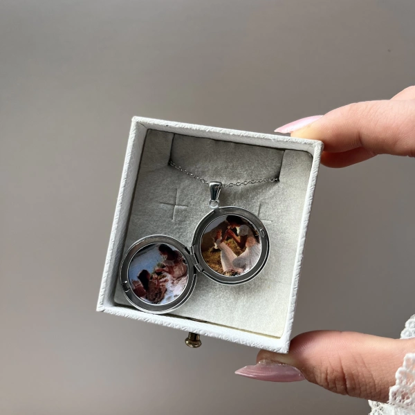 Yuvarlak Desenli Çift Fotoğraflı Kolye(2 cm)