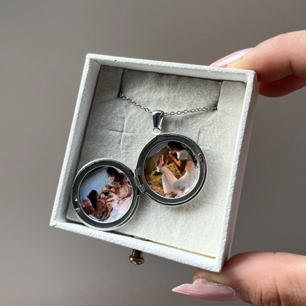Yuvarlak Desenli Çift Fotoğraflı Kolye(2 cm)