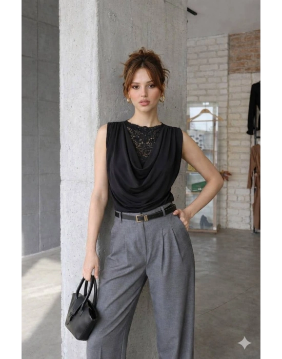 Dantel Detay Dökümlü Bluz - Siyah