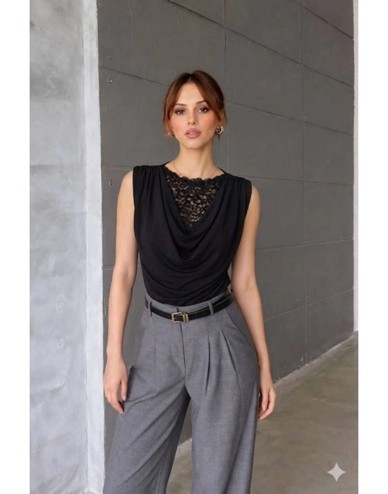Dantel Detay Dökümlü Bluz - Siyah
