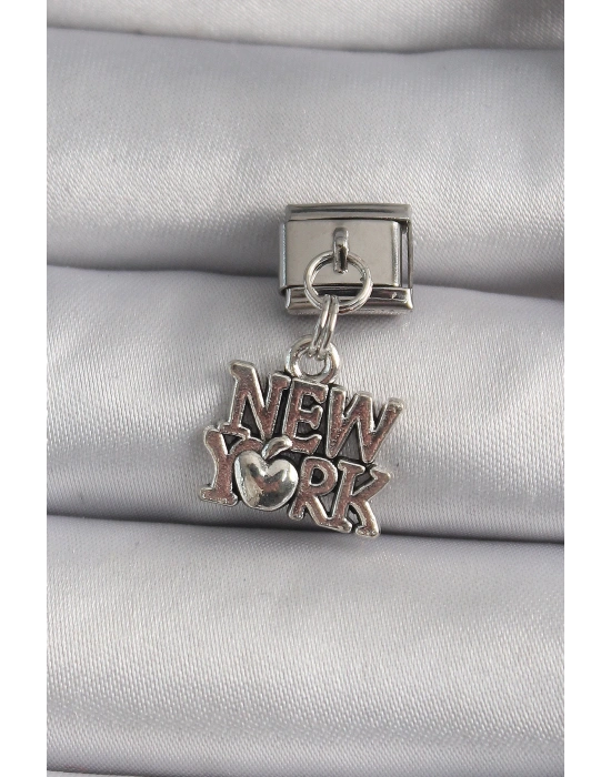 MuI MuI 316L Çelik Gümüş Renk Sallantı New York Yazı Model Nomination Charm