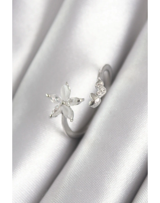 MuI MuI Pirinç Gümüş Renk Zirkon Taşlı Çiçek Model Kalp Detay Kadın Yüzük