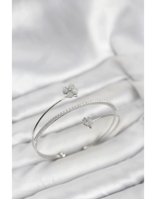 MuI MuI Yonca Çiçek Model Pirinç Gümüş Renk Kadın Bileklik