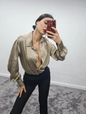 İnci Düğmeli Saten Gömlek - Vizon