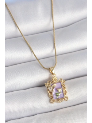 MuI MuI 316L Çelik Gold Renk Zincir Mor Mineli Çiçek İşlemeli Zirkon Taşlı Kelebek Detay Portre Model Kadın Kolye
