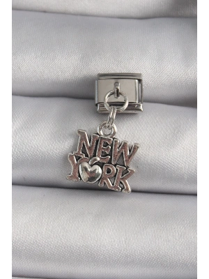 MuI MuI 316L Çelik Gümüş Renk Sallantı New York Yazı Model Nomination Charm
