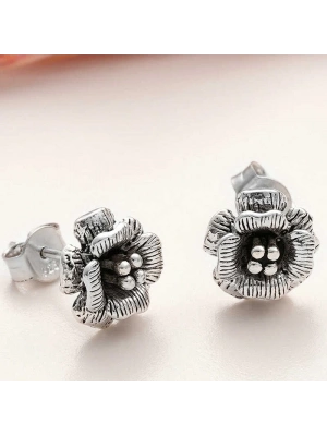 MuI MuI Gümüş Çivili Gül Kadın Küpe