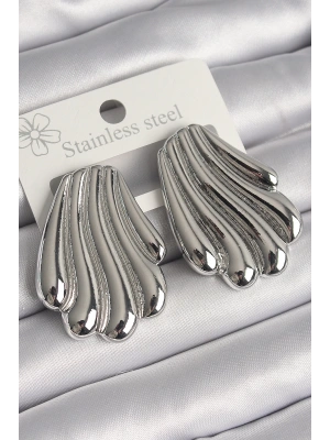 MuI MuI Pirinç Gümüş Renk İşlemeli İstiridye Model Kadın Küpe