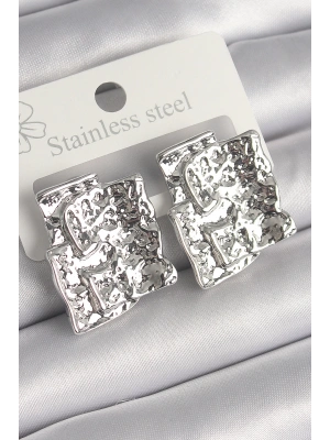 MuI MuI Pirinç Gümüş Renk İşlemeli Kare Plaka Model Kadın Küpe