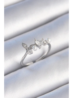 MuI MuI Pirinç Gümüş Renk Zirkon Taşlı Kalp Yaprak Model İnci Detay Kadın Yüzük