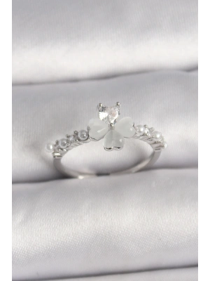 MuI MuI Pirinç Gümüş Renk Zirkon Taşlı Yonca Model İnci Detay Ayarlanabilir Yüzük