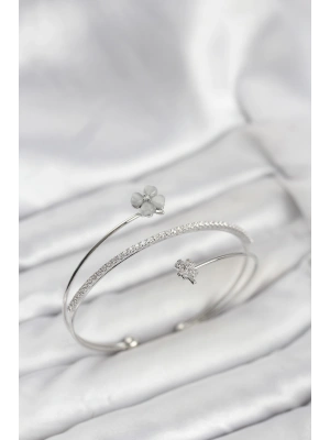 MuI MuI Yonca Çiçek Model Pirinç Gümüş Renk Kadın Bileklik