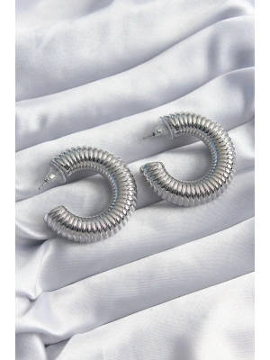 MuI MuI Pirinç Gümüş Renk İşleme Halka Model Kadın Küpe