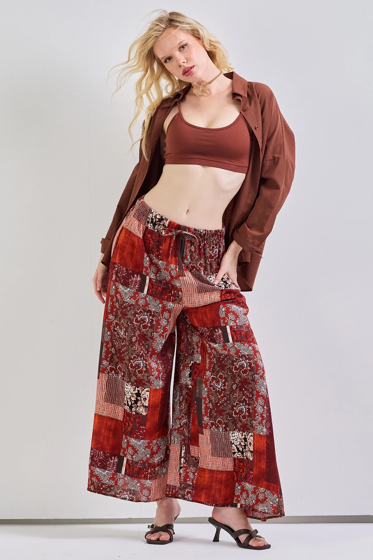 Geniş Paça Bel Lastikli Baskı Detaylı Viskon Pantolon Çok Renkli