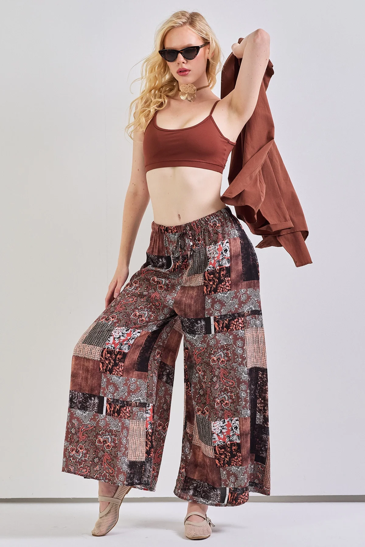 Geniş Paça Bel Lastikli Baskı Detaylı Viskon Pantolon Çok Renkli