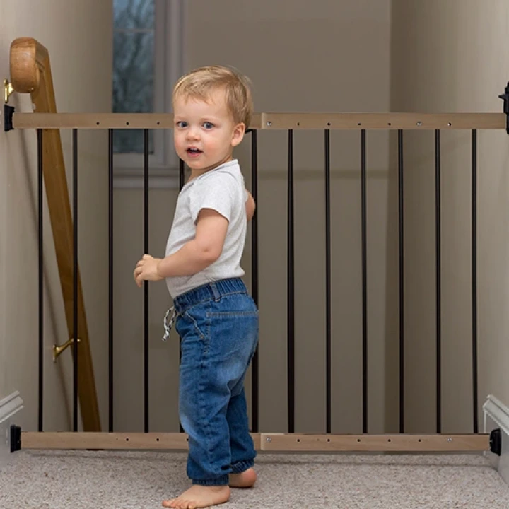 Babyjem Ayarlanabilir Ahşap Demir Destekli Güvenlik Kapısı