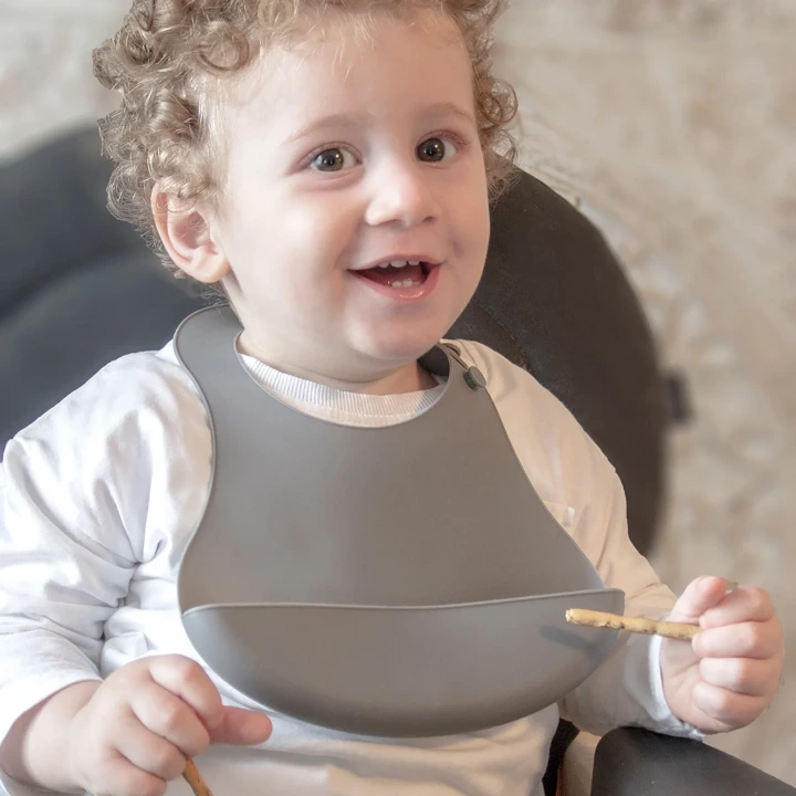 Babyjem Silikon Beslenme Seti Gri 4 Parça Hediye Seti