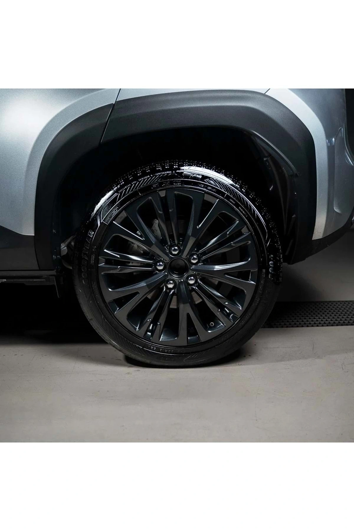 Gommalux Uzun Süreli Lastik Parlatıcı Ve Koruyucu Sprey - 600 ml