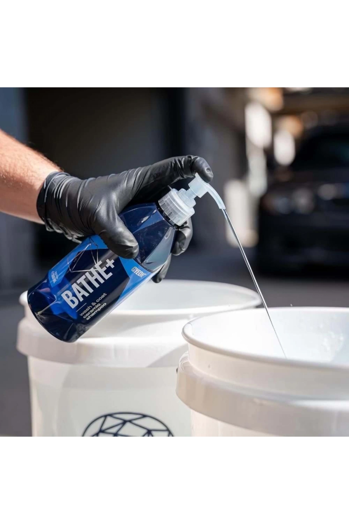 GYEON Q²M Bathe+ Plus Seramik Bazlı PH Nötr Cilalı Oto Şampuanı 1000 ml