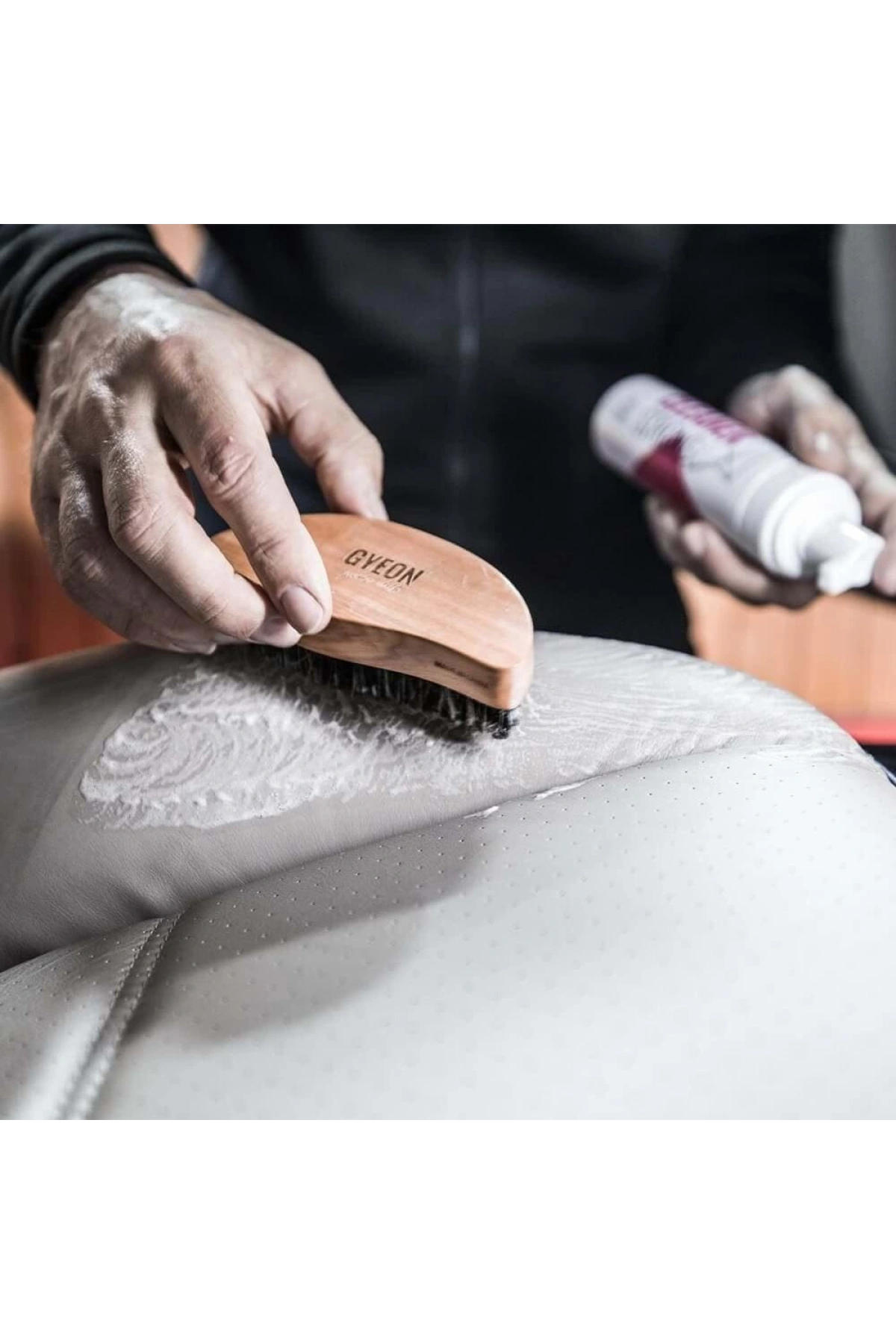 GYEON Q²M Leather Brush Deri Temizlik Fırçası