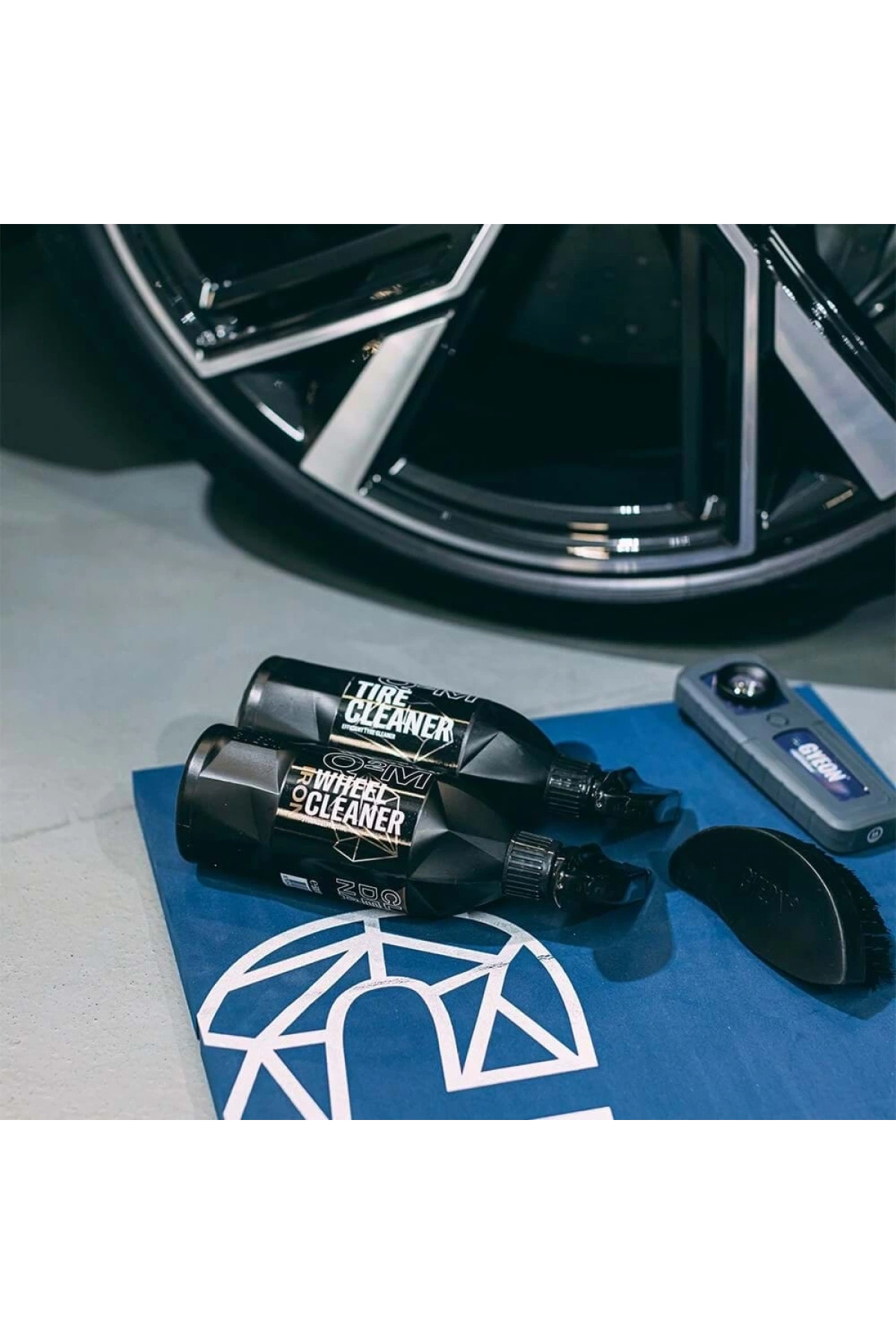 GYEON Q²M Tire Brush Dayanıklı Lastik Davlumbaz Temizlik Fırçası