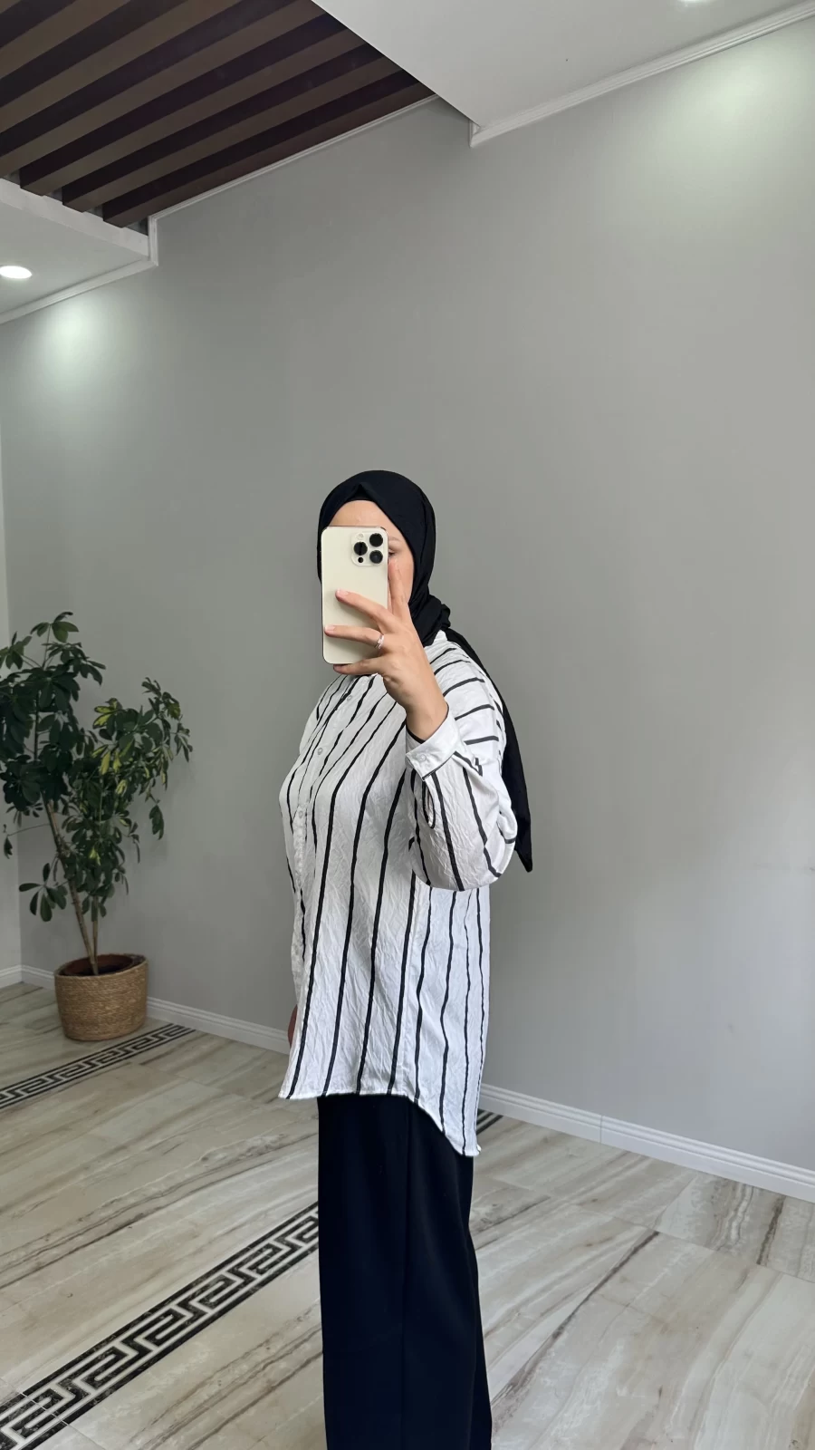 Çizgili Beyaz-Siyah Gömlek