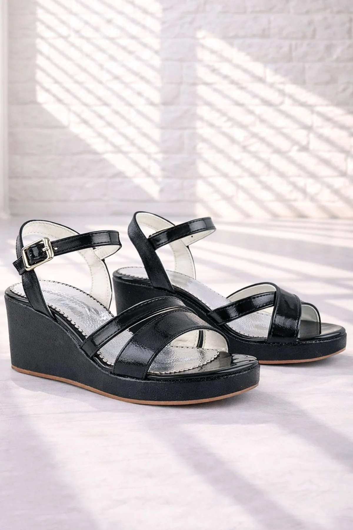 Aurora Siyah Kız Çocuk Dolgu Topuklu Ayakkabı