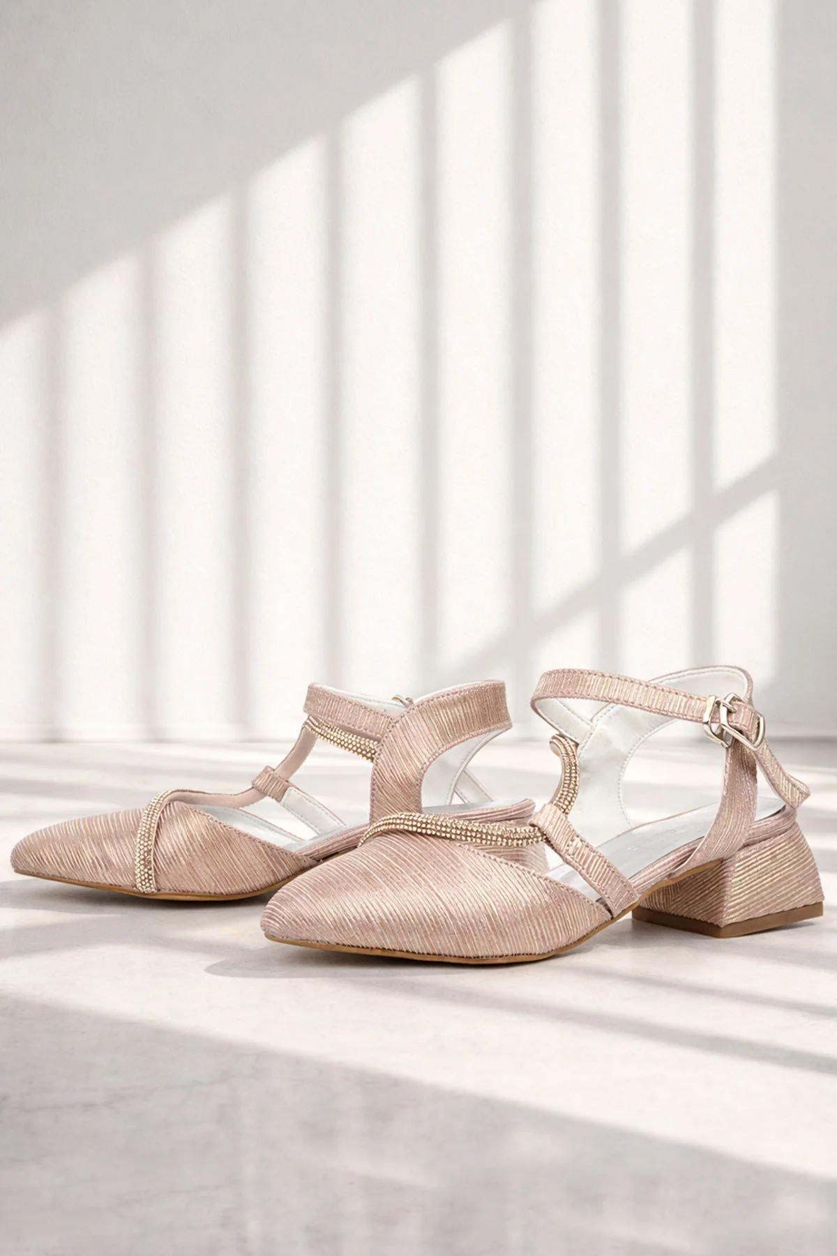 Betty Bakır Taşlı Kısa Topuklu Kız Çocuk Topuklu Ayakkabı