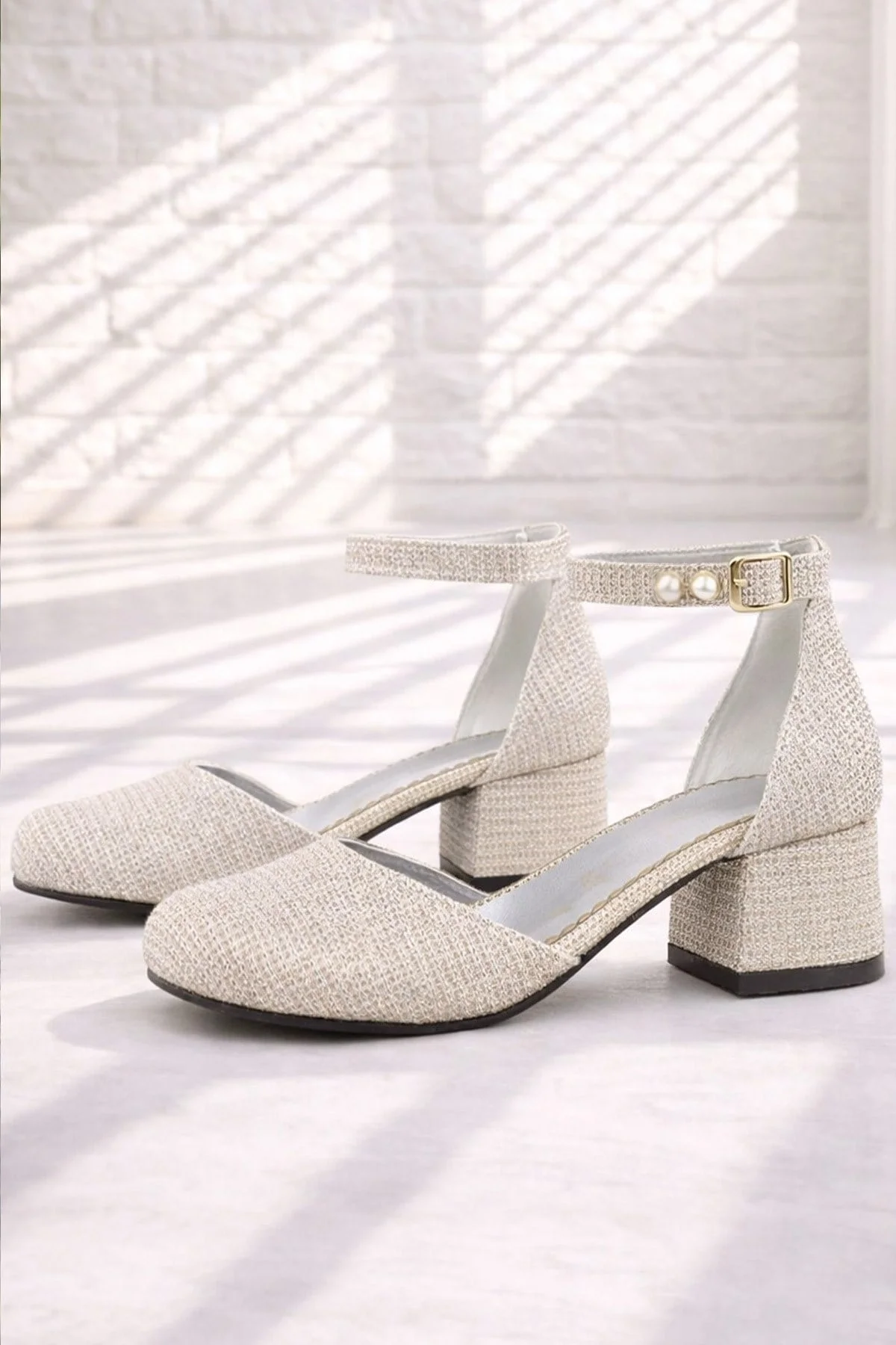 Merida Gold Simli Kalın Topuklu İnci Detaylı Kız Çocuk Topuklu Ayakkabı