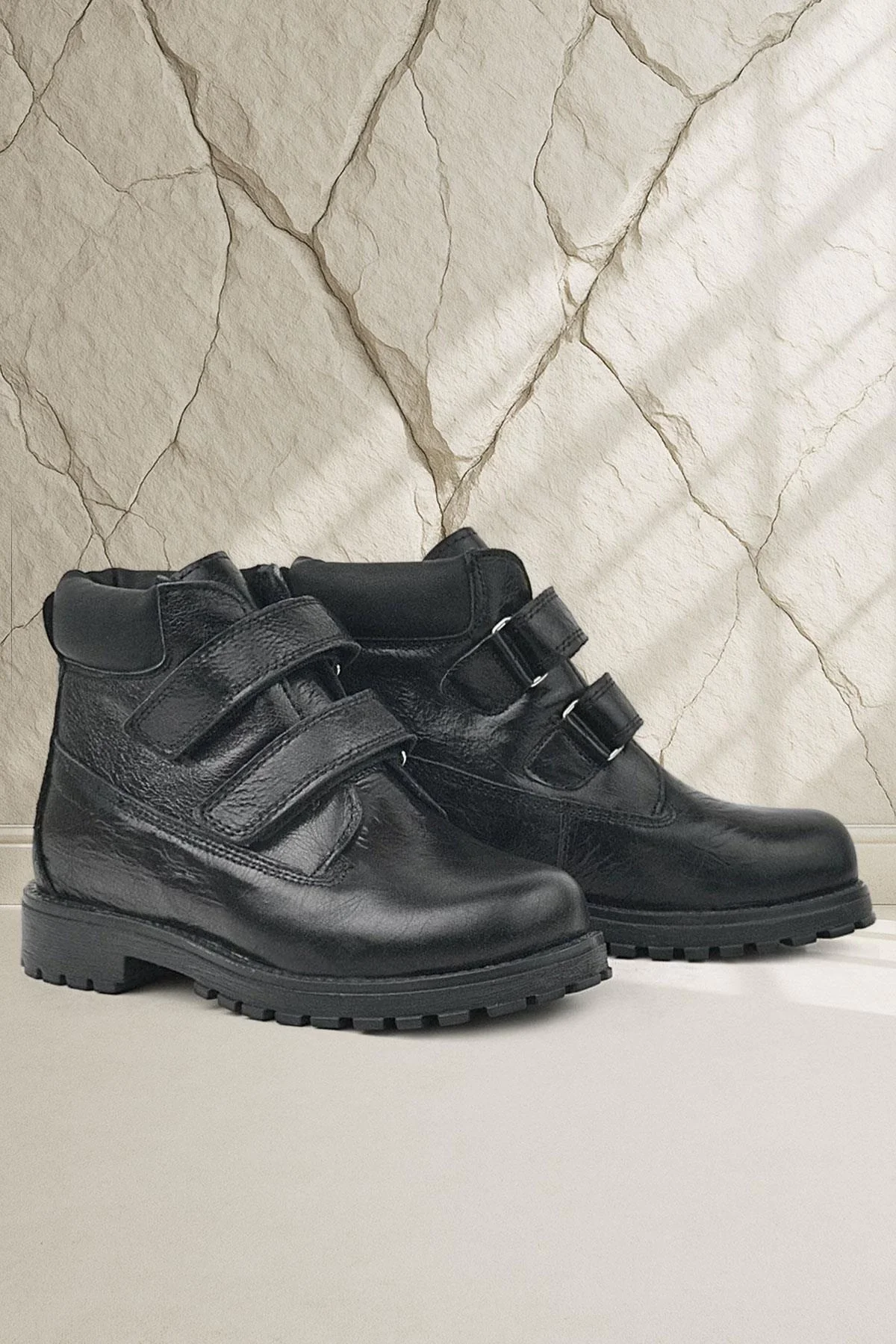 Rakerplus Neson Hakiki Deri Siyah Rugan Cırtlı Kız Çocuk Bot