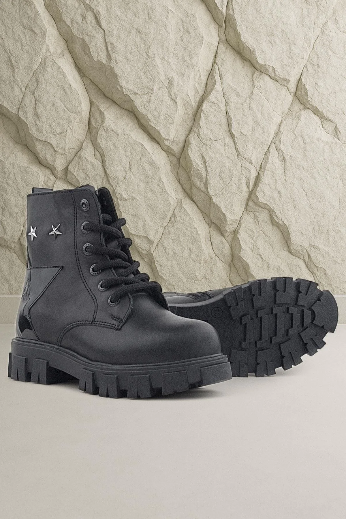 Rakerplus Siyah Bağcıklı Fermuarlı Metal Detaylı Kız Çocuk Bot