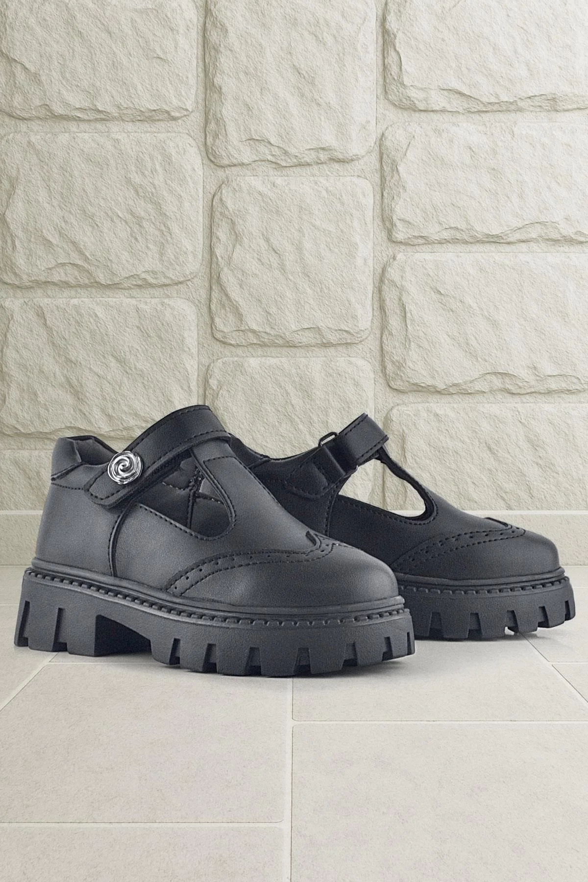 Rakerplus Siyah Mat Cırt Cırtlı Metal Detaylı Kız Çocuk Günlük Ayakkabı