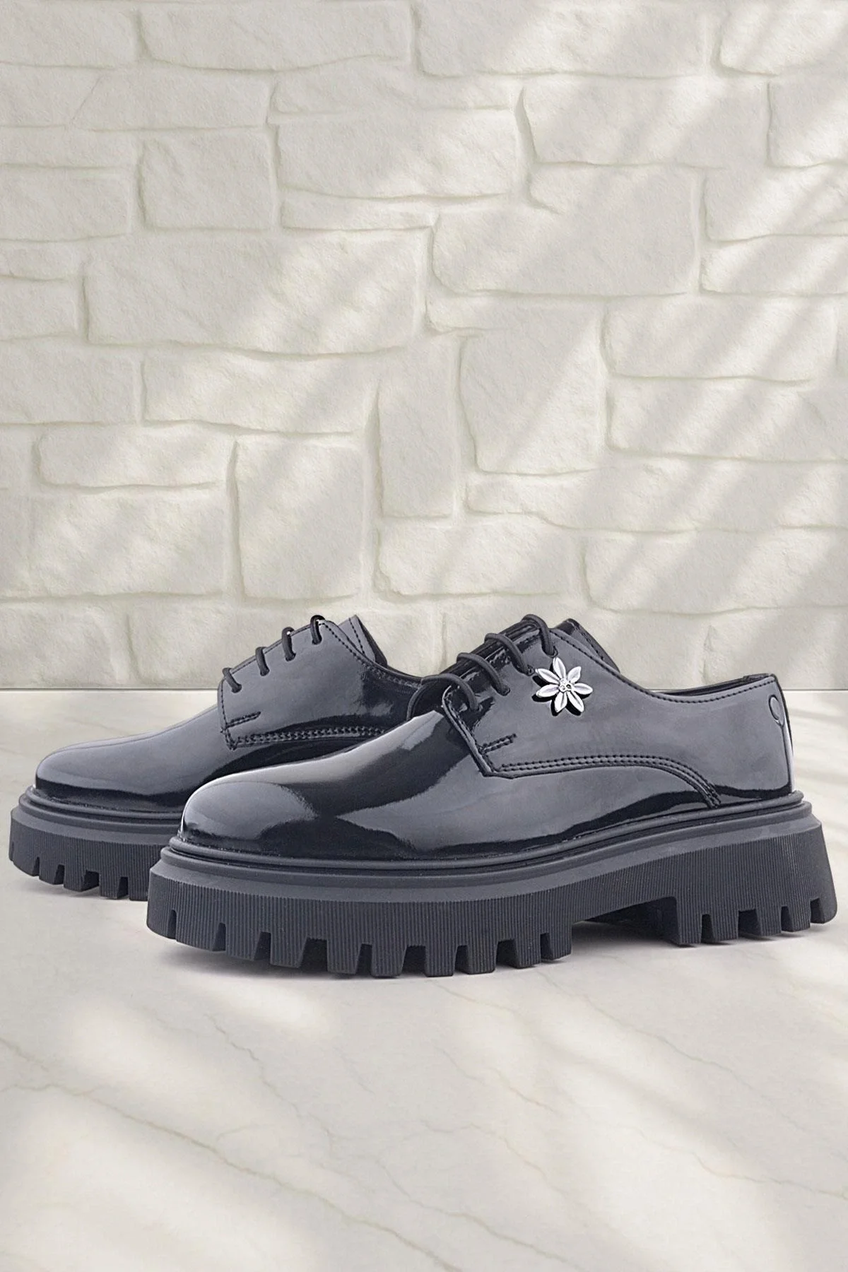 Rakerplus Siyah Rugan Bağcıklı Çiçek Detaylı Oxford Günlük Ayakkabı