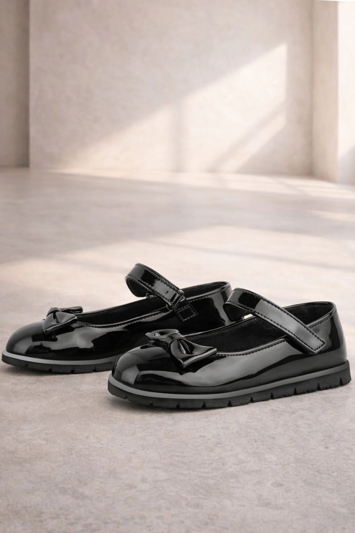 Rakerplus Siyah Rugan Fiyonklu Cırtlı Kız Çocuk Babet