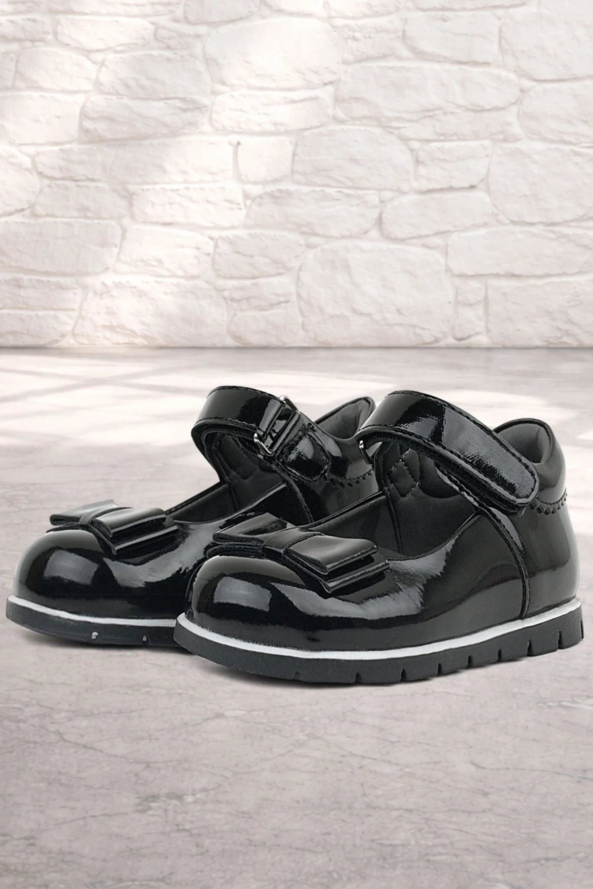 Rakerplus Siyah Rugan Fiyonklu Kız Bebek Babet Ayakkabı