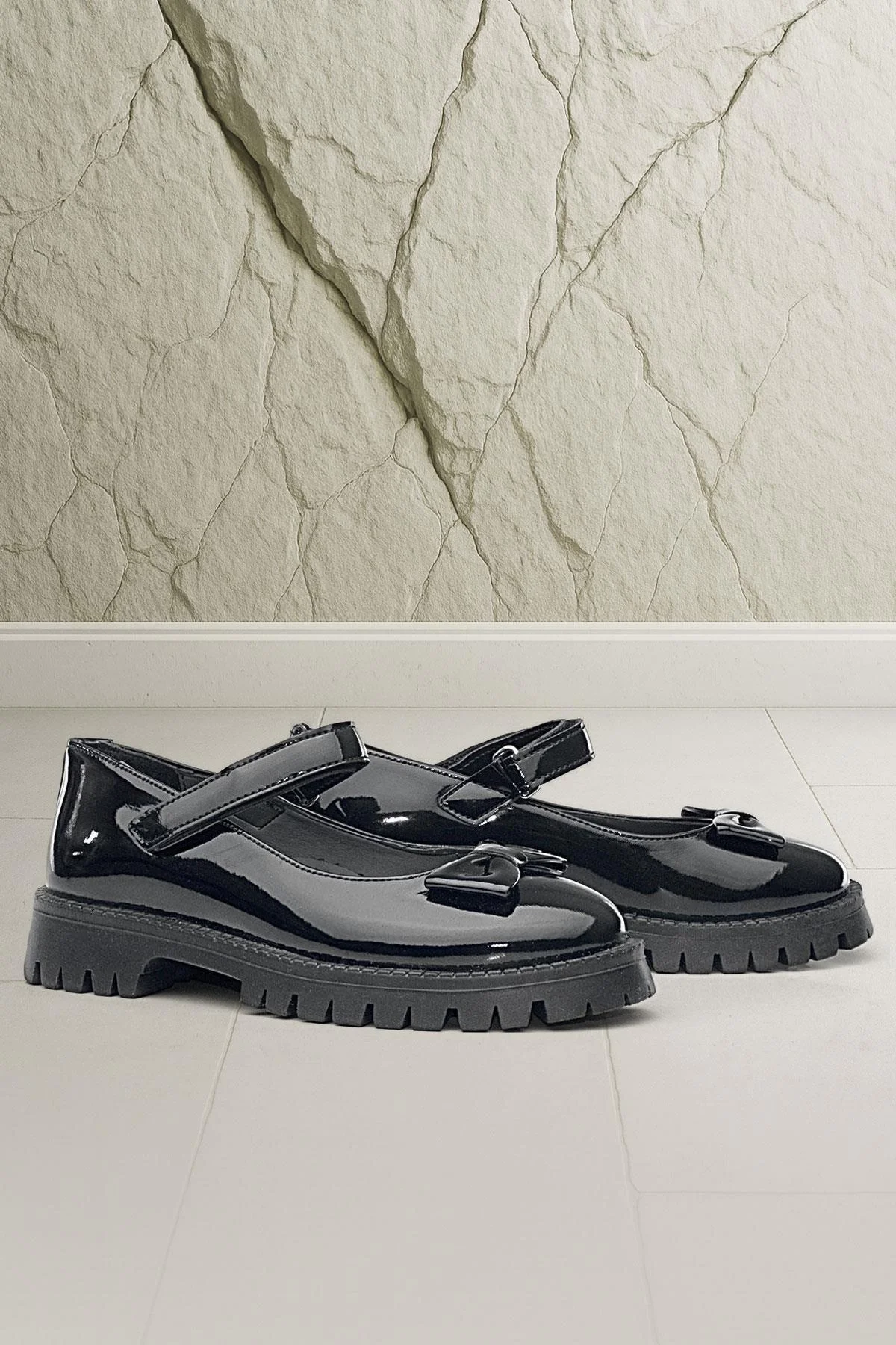 Rakerplus Siyah Rugan Kalın Tabanlı Cırtlı Kız Çocuk Babet