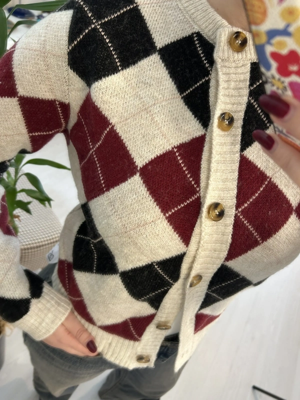 Krem Bordo Siyah Baklava Desenli Düğmeli Crop Triko Hırka